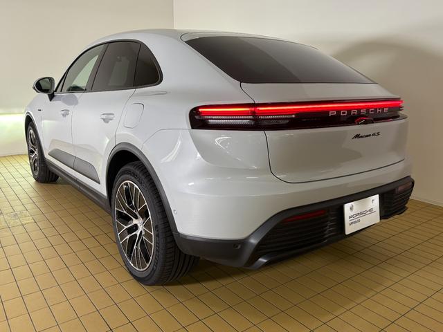 マカンエレクトリック マカン 4S リアアクスルステアリング PASM 電動充電ポートカバー シートヒーター マトリックスLEDヘッドライト スポーツクロノ 4ゾーンクライメートコントロール BOSEサラウンドサウンド(11枚目)