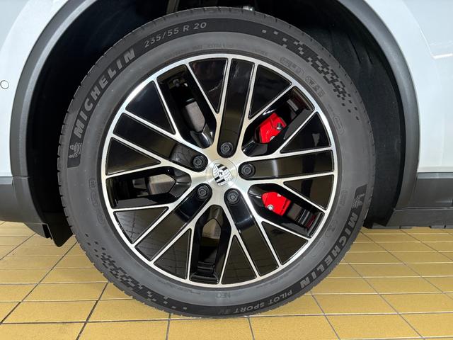 マカンエレクトリック マカン 4S リアアクスルステアリング PASM 電動充電ポートカバー シートヒーター マトリックスLEDヘッドライト スポーツクロノ 4ゾーンクライメートコントロール BOSEサラウンドサウンド(14枚目)