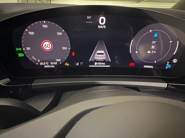 マカンエレクトリック マカン 4S リアアクスルステアリング PASM 電動充電ポートカバー シートヒーター マトリックスLEDヘッドライト スポーツクロノ 4ゾーンクライメートコントロール BOSEサラウンドサウンド(23枚目)