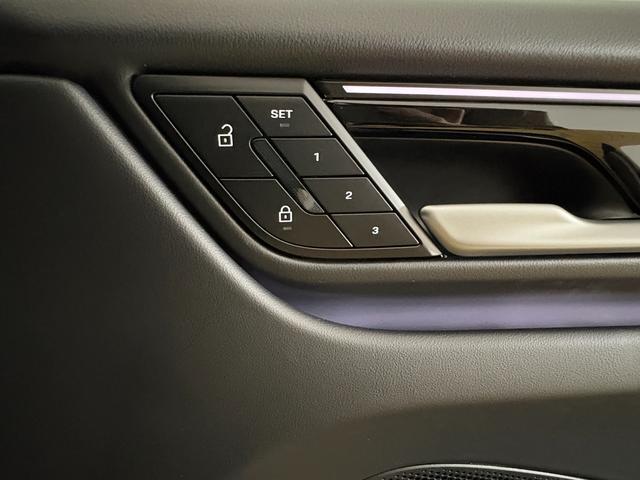 マカンエレクトリック マカン 4S リアアクスルステアリング PASM 電動充電ポートカバー シートヒーター マトリックスLEDヘッドライト スポーツクロノ 4ゾーンクライメートコントロール BOSEサラウンドサウンド(41枚目)