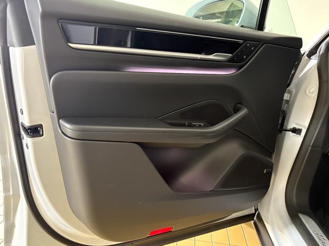 マカンエレクトリック マカン 4S リアアクスルステアリング PASM 電動充電ポートカバー シートヒーター マトリックスLEDヘッドライト スポーツクロノ 4ゾーンクライメートコントロール BOSEサラウンドサウンド(43枚目)