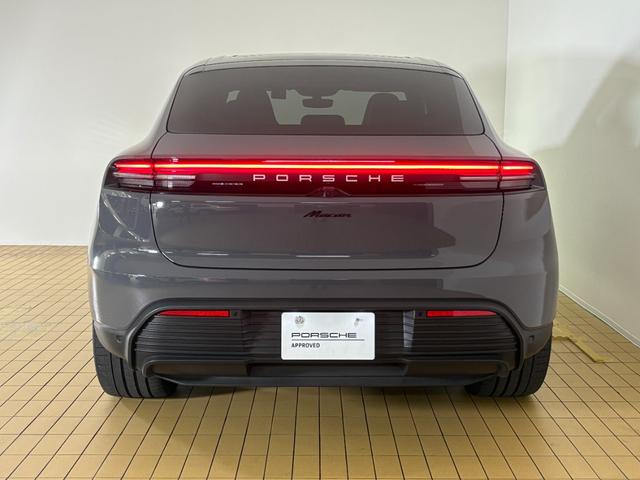 マカンエレクトリック マカン　パノラマルーフ　シートベンチレーション　２２インチＭａｃａｎＳｐｏｒｔホイール　マトリックスＬＥＤヘッドライト　スポクロ　ＢＯＳＥ　アダプティブスポーツシート（3枚目）