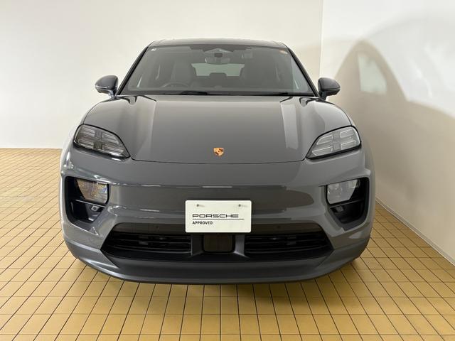 マカンエレクトリック マカン　パノラマルーフ　シートベンチレーション　２２インチＭａｃａｎＳｐｏｒｔホイール　マトリックスＬＥＤヘッドライト　スポクロ　ＢＯＳＥ　アダプティブスポーツシート（5枚目）