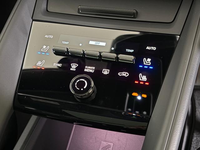 マカンエレクトリック マカン　パノラマルーフ　シートベンチレーション　２２インチＭａｃａｎＳｐｏｒｔホイール　マトリックスＬＥＤヘッドライト　スポクロ　ＢＯＳＥ　アダプティブスポーツシート（12枚目）