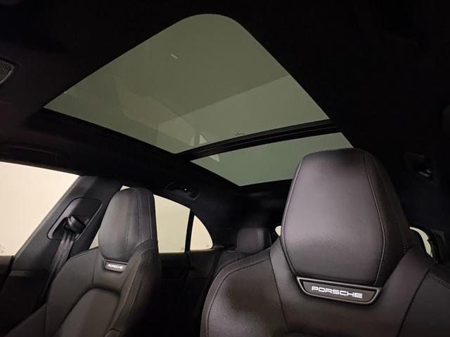 マカンエレクトリック マカン　パノラマルーフ　シートベンチレーション　２２インチＭａｃａｎＳｐｏｒｔホイール　マトリックスＬＥＤヘッドライト　スポクロ　ＢＯＳＥ　アダプティブスポーツシート（14枚目）