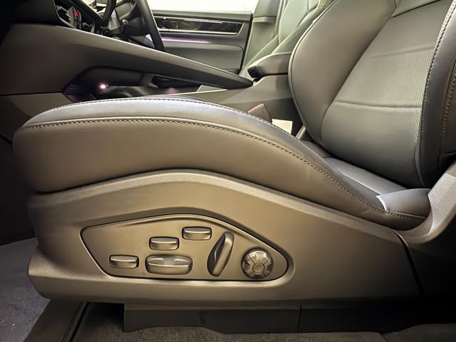 マカンエレクトリック マカン　パノラマルーフ　シートベンチレーション　２２インチＭａｃａｎＳｐｏｒｔホイール　マトリックスＬＥＤヘッドライト　スポクロ　ＢＯＳＥ　アダプティブスポーツシート（15枚目）