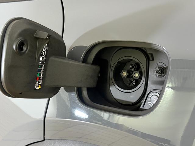 マカンエレクトリック マカン　パノラマルーフ　シートベンチレーション　２２インチＭａｃａｎＳｐｏｒｔホイール　マトリックスＬＥＤヘッドライト　スポクロ　ＢＯＳＥ　アダプティブスポーツシート（18枚目）