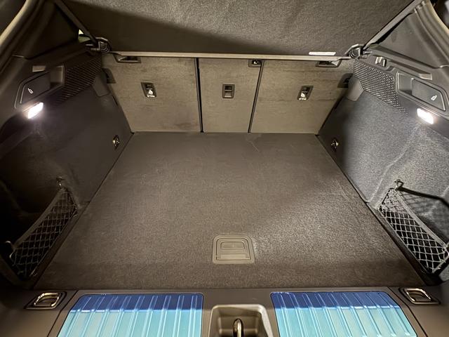 マカンエレクトリック マカン　パノラマルーフ　シートベンチレーション　２２インチＭａｃａｎＳｐｏｒｔホイール　マトリックスＬＥＤヘッドライト　スポクロ　ＢＯＳＥ　アダプティブスポーツシート（20枚目）