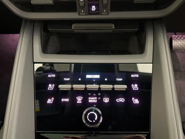 マカンエレクトリック マカン　パノラマルーフ　シートベンチレーション　２２インチＭａｃａｎＳｐｏｒｔホイール　マトリックスＬＥＤヘッドライト　スポクロ　ＢＯＳＥ　アダプティブスポーツシート（33枚目）