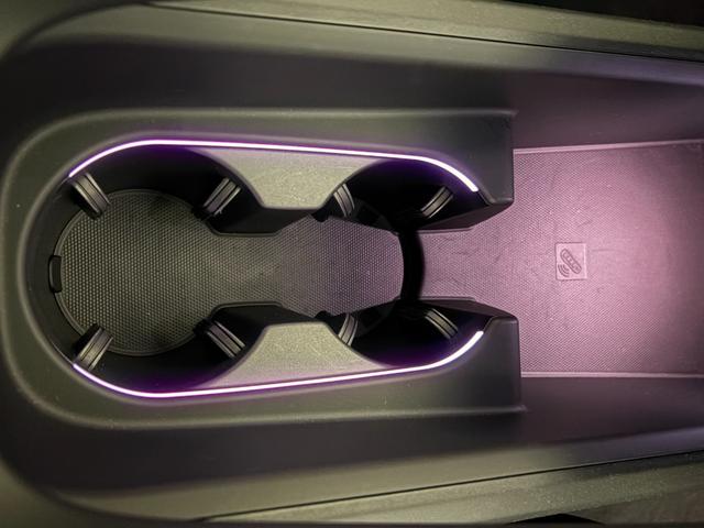 マカンエレクトリック マカン　パノラマルーフ　シートベンチレーション　２２インチＭａｃａｎＳｐｏｒｔホイール　マトリックスＬＥＤヘッドライト　スポクロ　ＢＯＳＥ　アダプティブスポーツシート（34枚目）