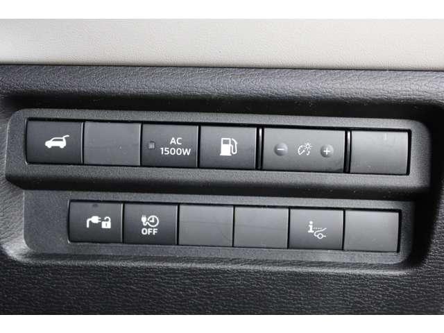 アウトランダーＰＨＥＶ Ｐ　スマホ連携ナビ　全周囲カメラ　スマートキー　横滑り防止　デュアルエアコン　黒革シート　フルセグＴＶ　シートヒーター　パワーシート　ＬＥＤヘッドライト　４ＷＤ　メモリーナビ　ＡＢＳ　Ｂカメ　アルミ（11枚目）