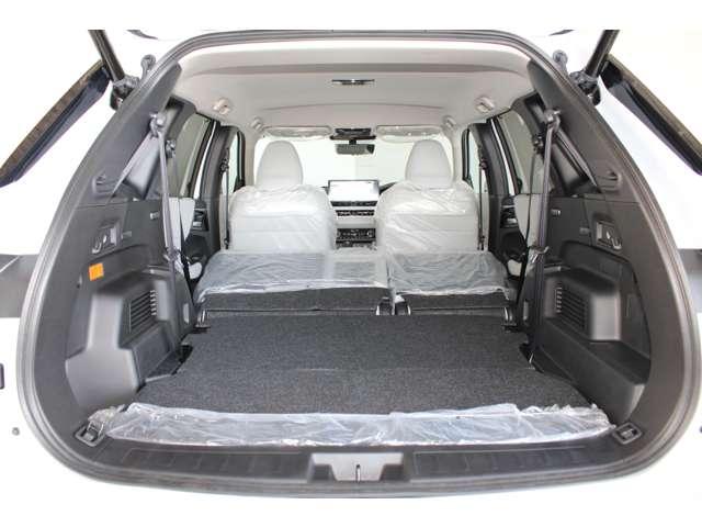 アウトランダーＰＨＥＶ Ｐ　スマホ連携ナビ　全周囲カメラ　スマートキー　横滑り防止　デュアルエアコン　黒革シート　フルセグＴＶ　シートヒーター　パワーシート　ＬＥＤヘッドライト　４ＷＤ　メモリーナビ　ＡＢＳ　Ｂカメ　アルミ（14枚目）