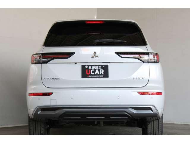 アウトランダーＰＨＥＶ Ｐ　スマホ連携ナビ　全周囲カメラ　スマートキー　横滑り防止　デュアルエアコン　黒革シート　フルセグＴＶ　シートヒーター　パワーシート　ＬＥＤヘッドライト　４ＷＤ　メモリーナビ　ＡＢＳ　Ｂカメ　アルミ（16枚目）