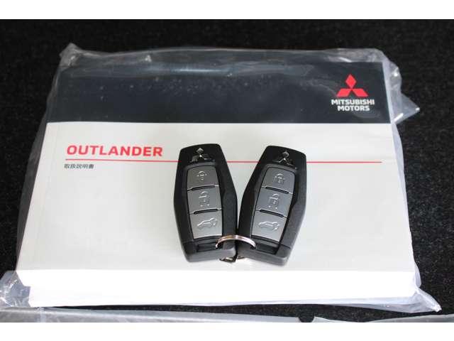 アウトランダーＰＨＥＶ Ｐ　スマホ連携ナビ　全周囲カメラ　スマートキー　横滑り防止　デュアルエアコン　黒革シート　フルセグＴＶ　シートヒーター　パワーシート　ＬＥＤヘッドライト　４ＷＤ　メモリーナビ　ＡＢＳ　Ｂカメ　アルミ（20枚目）