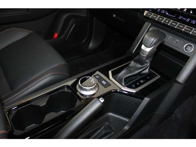 トライトン ＧＳＲ　スマホ連携ナビ　全周囲カメラ　スマートキー　クリアランスソナー　寒冷地仕様　シートヒータ　スマートキー　電動シート　４ＷＤ　アイドリングストップ　サイドモニター　横滑り防止　ナビ　メモリーナビ　ＡＢＳ（13枚目）