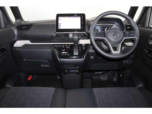 デリカミニ Ｇ　プレミアム　メモリーナビ　全周囲カメラ　スマートキー　１オーナー　ＬＥＤ　Ａクルコン　シートヒーター　ベンチシート　エアコン　コーナーセンサー　パワステ　アルミホイール　キーレスエントリー　エアバッグ　禁煙車（3枚目）