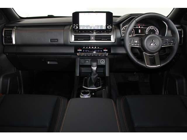 トライトン ＧＳＲ　スマホ連携ナビ　全周囲カメラ　スマートキー　クリアランスソナー　寒冷地仕様　シートヒータ　スマートキー　電動シート　４ＷＤ　アイドリングストップ　サイドモニター　横滑り防止　ナビ　メモリーナビ　ＡＢＳ（3枚目）