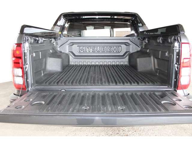 トライトン ＧＳＲ　スマホ連携ナビ　全周囲カメラ　スマートキー　クリアランスソナー　寒冷地仕様　シートヒータ　スマートキー　電動シート　４ＷＤ　アイドリングストップ　サイドモニター　横滑り防止　ナビ　メモリーナビ　ＡＢＳ（17枚目）