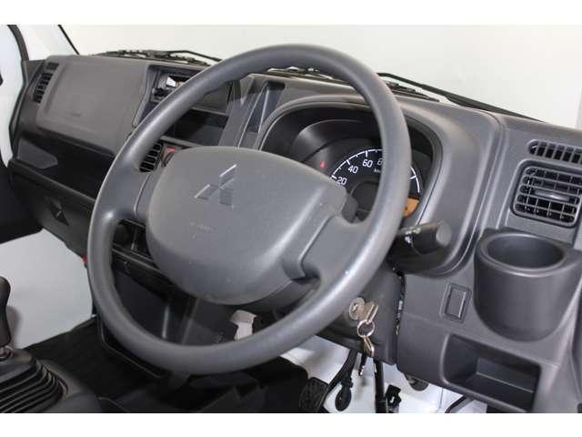 ミニキャブトラック Ｍ　ＡＭ／ＦＭラジオ　切替４ＷＤ　ＡＳＣ　助手席エアバック　運転席エアバック　エアコン　パワステ　ＡＢＳ（4枚目）