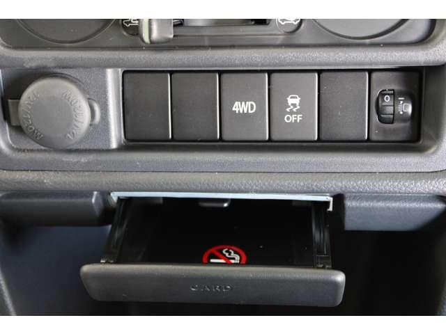 ミニキャブトラック Ｍ　ＡＭ／ＦＭラジオ　切替４ＷＤ　ＡＳＣ　助手席エアバック　運転席エアバック　エアコン　パワステ　ＡＢＳ（9枚目）