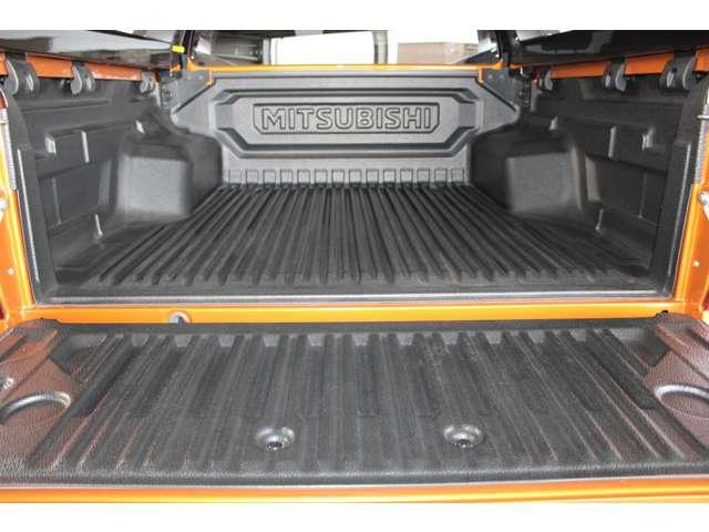 トライトン ＧＳＲ　メモリーナビ　全周囲カメラ　スマートキー　クリアランスソナー　寒冷地仕様　シートヒータ　スマートキー　電動シート　４ＷＤ　アイドリングストップ　サイドモニター　横滑り防止　ナビ　メモリーナビ　エアコン（16枚目）