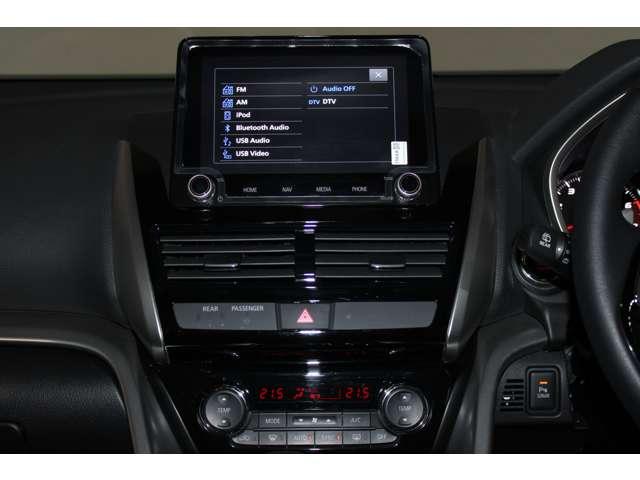 飽きのこないインテリアデザイン。小物入れなど嬉しい装備が満載です