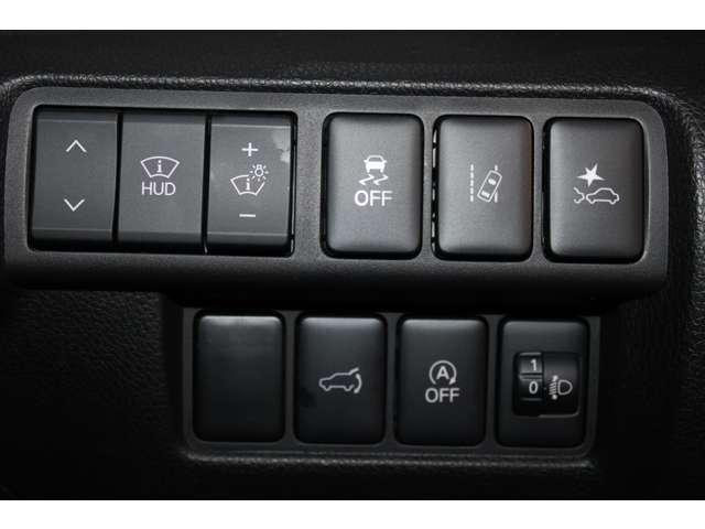 【電動テールゲート】ボタンで操作できるので、手が汚れずに楽々開閉