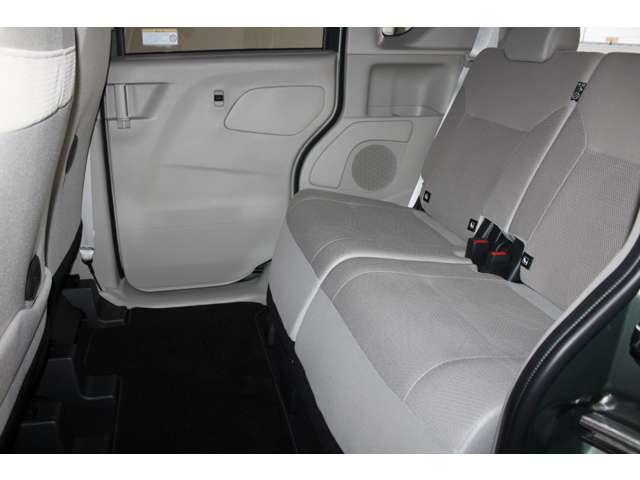 eKスペース M メモリーナビ バックカメラ ETC車載器 パーキングセンサー フルセグTV デュアルエアバッグ LED バックモニター キーレスエントリーシステム 禁煙 盗難防止装置 シートヒーター パワーウインドウ(6枚目)