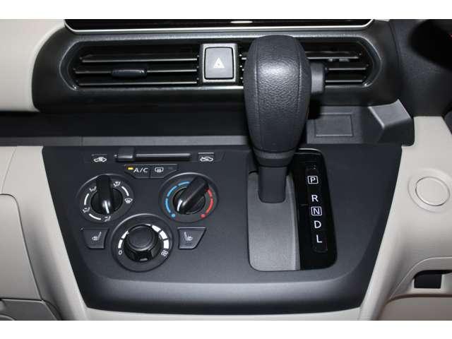 eKスペース M メモリーナビ バックカメラ ETC車載器 パーキングセンサー フルセグTV デュアルエアバッグ LED バックモニター キーレスエントリーシステム 禁煙 盗難防止装置 シートヒーター パワーウインドウ(10枚目)