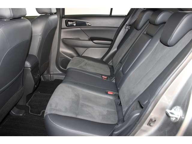 エクリプスクロスＰＨＥＶ Ｐ　スマホ連携ナビ　全周囲カメラ　ＥＴＣ車載器　３６０度カメラ　地デジ　ＡＢＳ　ＬＥＤランプ　クルコン　バックカメラ　ソナー　寒冷地仕様車　シートヒーター　ＥＴＣ　４ＷＤ　ナビＴＶ　盗難防止　横滑り防止（6枚目）