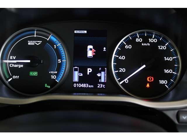 エクリプスクロスＰＨＥＶ Ｐ　スマホ連携ナビ　全周囲カメラ　ＥＴＣ車載器　３６０度カメラ　地デジ　ＡＢＳ　ＬＥＤランプ　クルコン　バックカメラ　ソナー　寒冷地仕様車　シートヒーター　ＥＴＣ　４ＷＤ　ナビＴＶ　盗難防止　横滑り防止（7枚目）