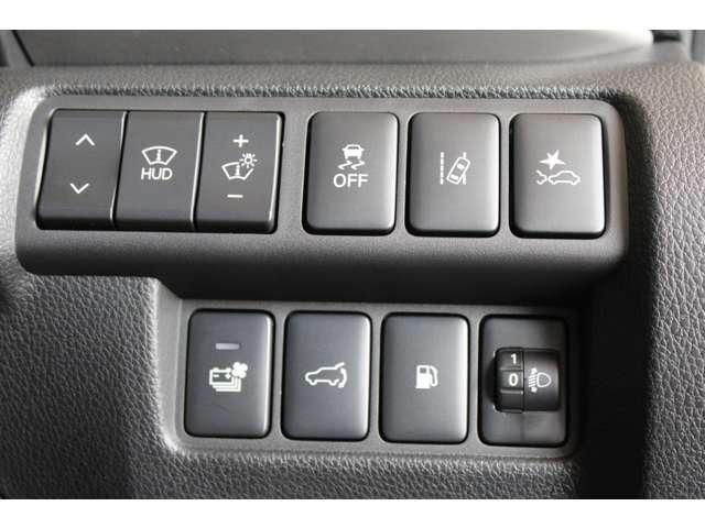 エクリプスクロスＰＨＥＶ Ｐ　スマホ連携ナビ　全周囲カメラ　ＥＴＣ車載器　３６０度カメラ　地デジ　ＡＢＳ　ＬＥＤランプ　クルコン　バックカメラ　ソナー　寒冷地仕様車　シートヒーター　ＥＴＣ　４ＷＤ　ナビＴＶ　盗難防止　横滑り防止（14枚目）