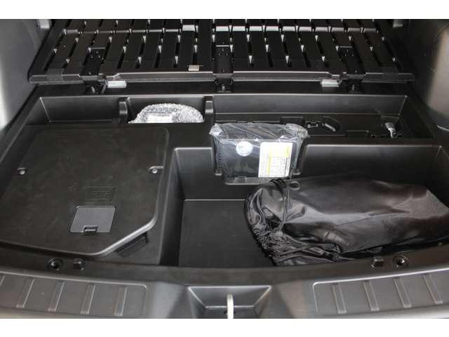 エクリプスクロスＰＨＥＶ Ｐ　スマホ連携ナビ　全周囲カメラ　ＥＴＣ車載器　３６０度カメラ　地デジ　ＡＢＳ　ＬＥＤランプ　クルコン　バックカメラ　ソナー　寒冷地仕様車　シートヒーター　ＥＴＣ　４ＷＤ　ナビＴＶ　盗難防止　横滑り防止（17枚目）