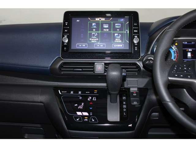 ｅＫクロス Ｔ　メモリーナビ　全周囲カメラ　スマートキー　前後ソナー　前席シートヒーター　ナビＴＶ　インテリキー　クルーズコントロール　ターボ　盗難防止装置　Ｂカメラ　ベンチシート　ＡＢＳ　カーテンエアバック　アルミ（8枚目）