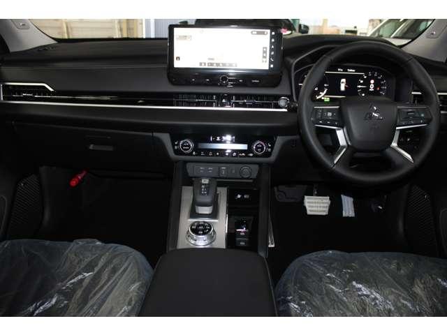 アウトランダーＰＨＥＶ Ｐ　雹害車両　横滑り防止　フルセグＴＶ　シートヒーター　パワーシート　ＬＥＤヘッドライト　４ＷＤ　メモリーナビ　ＡＢＳ　Ｂカメ　アルミ　オートクルーズコントロール　キーレス　スマートキー　エアバッグ（12枚目）