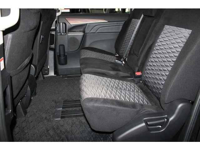 デリカＤ：５ Ｐ　メモリーナビ　全周囲カメラ　ＥＴＣ車載器　Ｂモニター　地デジ　ＬＥＤヘッドランプ　ＤＶＤ再生　ナビＴＶ　シートヒーター　ＥＴＣ　４ＷＤ　電動シ－ト　寒冷地仕様　メモリナビ　ＡＢＳ　３列　オートエアコン（6枚目）