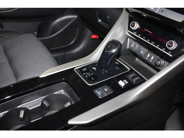 エクリプスクロスＰＨＥＶ Ｇ　雹害車両　ＬＥＤヘッドランプ　衝突被害軽減システム　オートクルーズコントロール　クリアランスソナー　バツクカメラ　前席シートヒーター　４ＷＤ　サイドエアバッグ　盗難防止装置　メモリーナビ　ＡＢＳ　禁煙（18枚目）