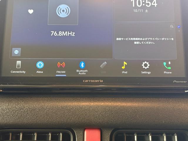 ジムニー ＸＣ　届出済未使用車　ブレーキサポート　リアパークセンサー　カロッツェリア９型ディスプレイオーディオ　バックモニター　カープレイ　シートヒーター　ＬＥＤヘッドライト　ＨＤＭＩ・ＵＳＢ入力端子　ＥＴＣ　クルーズコントロール　アイドリングストップ　ウィンカーミラー（3枚目）