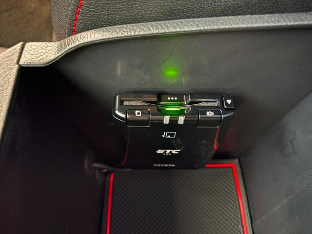 ハイラックス Ｚ　ＧＲスポーツ　ワンオーナー　折りたたみハードトノカバー　ベッドライナー　ＴＯＹＯＴＡデカール　純正８型ディスプレイオーディオ　ナビ　パノラミックビューモニター　フロント・リアドライブレコーダー　ブラックハーフレザーシート　パドルシフト　Ｇｏｏ鑑定車（19枚目）