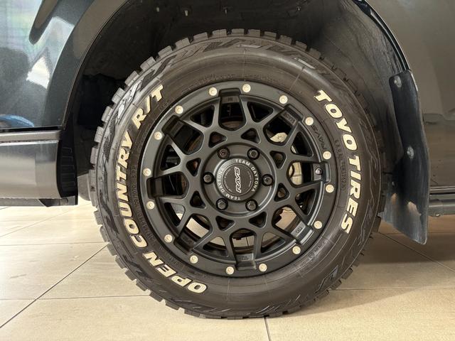 ハイエースバン スーパーGL ダークプライムII 4WD 外品ボンネット マルチロールトランスポーター TRDフロントバンパーガード・マットフラップ・サイド・リアエアロ アルパイン11型ナビ パノラミックビューモニター デジタルインナーミラー レイズ16AW Goo鑑定車(13枚目)