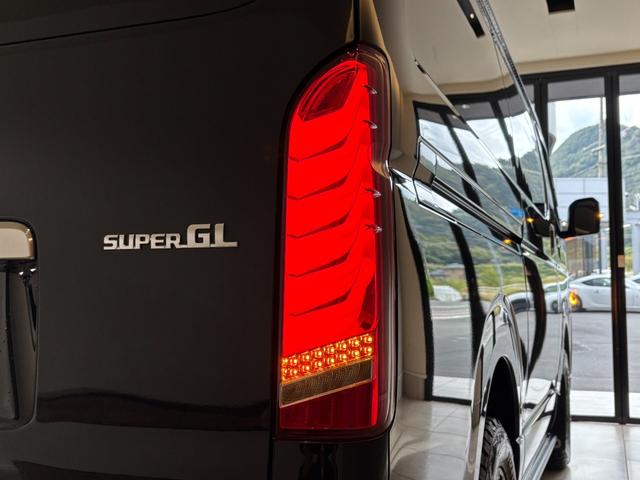 ハイエースバン スーパーGL ダークプライムII 4WD 外品ボンネット マルチロールトランスポーター TRDフロントバンパーガード・マットフラップ・サイド・リアエアロ アルパイン11型ナビ パノラミックビューモニター デジタルインナーミラー レイズ16AW Goo鑑定車(14枚目)