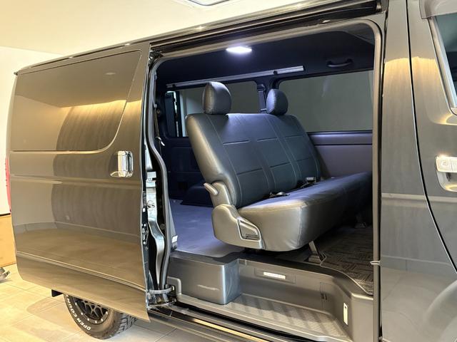 ハイエースバン スーパーGL ダークプライムII 4WD 外品ボンネット マルチロールトランスポーター TRDフロントバンパーガード・マットフラップ・サイド・リアエアロ アルパイン11型ナビ パノラミックビューモニター デジタルインナーミラー レイズ16AW Goo鑑定車(16枚目)