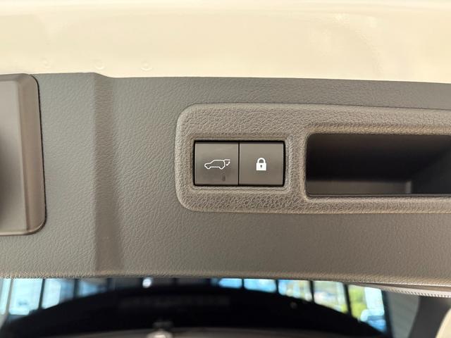 NX NX300h Fスポーツ サンルーフ 赤革エアーシート 同色フェンダーアーチモール ES用純正19AW 純正ワイドSDナビ バック・サイドモニター フロント・リアドライブレコーダー ブラインドスポットモニター 3眼LEDヘッドライト・フォグ Goo鑑定車(15枚目)