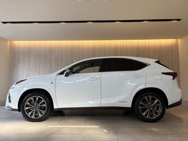 NX NX300h Fスポーツ サンルーフ 赤革エアーシート 同色フェンダーアーチモール ES用純正19AW 純正ワイドSDナビ バック・サイドモニター フロント・リアドライブレコーダー ブラインドスポットモニター 3眼LEDヘッドライト・フォグ Goo鑑定車(24枚目)