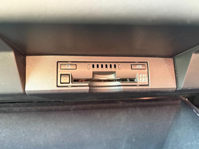 NX NX300h Fスポーツ サンルーフ 赤革エアーシート 同色フェンダーアーチモール ES用純正19AW 純正ワイドSDナビ バック・サイドモニター フロント・リアドライブレコーダー ブラインドスポットモニター 3眼LEDヘッドライト・フォグ Goo鑑定車(39枚目)