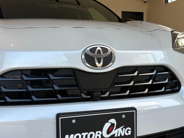 ヤリスクロス ハイブリッドＺ　登録済未使用車　ハンズフリーパワーバックドア　カラーヘッドアップディスプレイ　アダプティブハイビーム　トヨタチームメイト　純正８型ディスプレイオーディオ・ナビ・フルセグＴＶ　パノラミックビューモニター　ＨＤＭＩ・ＵＳＢ入力端子　シートヒーター（5枚目）