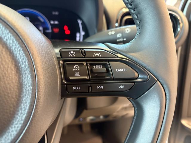 ヤリスクロス ハイブリッドＺ　登録済未使用車　ハンズフリーパワーバックドア　カラーヘッドアップディスプレイ　アダプティブハイビーム　トヨタチームメイト　純正８型ディスプレイオーディオ・ナビ・フルセグＴＶ　パノラミックビューモニター　ＨＤＭＩ・ＵＳＢ入力端子　シートヒーター（6枚目）