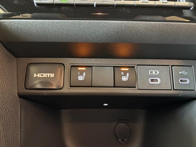 ヤリスクロス ハイブリッドＺ　登録済未使用車　ハンズフリーパワーバックドア　カラーヘッドアップディスプレイ　アダプティブハイビーム　トヨタチームメイト　純正８型ディスプレイオーディオ・ナビ・フルセグＴＶ　パノラミックビューモニター　ＨＤＭＩ・ＵＳＢ入力端子　シートヒーター（11枚目）