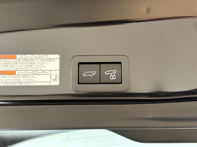 ヤリスクロス ハイブリッドＺ　登録済未使用車　ハンズフリーパワーバックドア　カラーヘッドアップディスプレイ　アダプティブハイビーム　トヨタチームメイト　純正８型ディスプレイオーディオ・ナビ・フルセグＴＶ　パノラミックビューモニター　ＨＤＭＩ・ＵＳＢ入力端子　シートヒーター（13枚目）