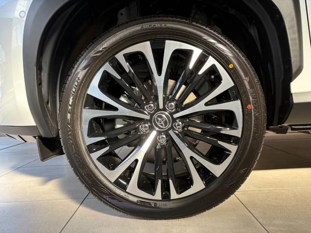 ヤリスクロス ハイブリッドＺ　登録済未使用車　ハンズフリーパワーバックドア　カラーヘッドアップディスプレイ　アダプティブハイビーム　トヨタチームメイト　純正８型ディスプレイオーディオ・ナビ・フルセグＴＶ　パノラミックビューモニター　ＨＤＭＩ・ＵＳＢ入力端子　シートヒーター（16枚目）